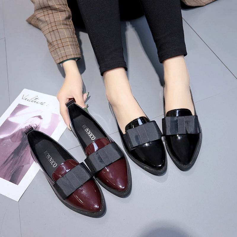 Women Shoes Black - Mocassini a Punta in Pelle Verniciata